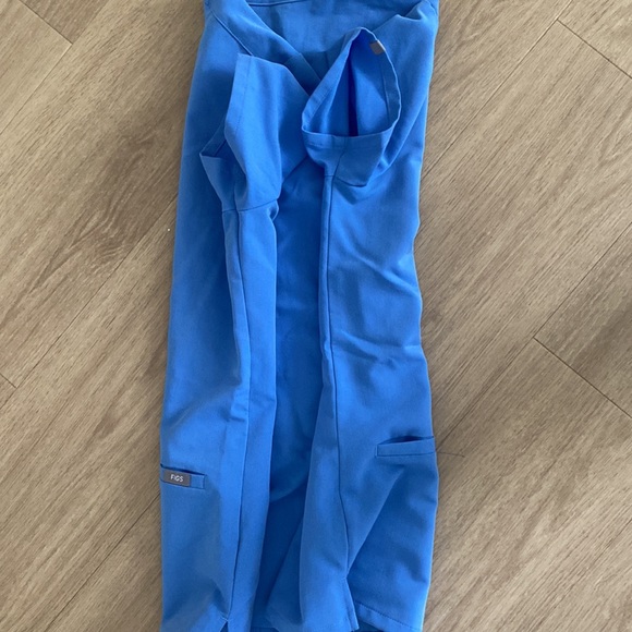 Figs Ceil Blue double pocket scrub top size xs - Picture 4 of 4